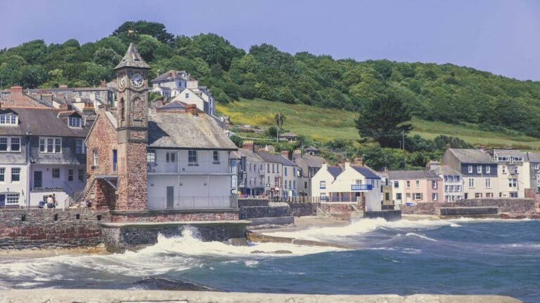 Picture of a seaside Cornish town